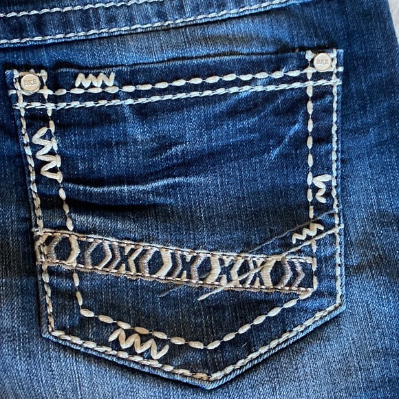 BKE Culture size 28 Jean shorts. Like new - Picture 6 of 10